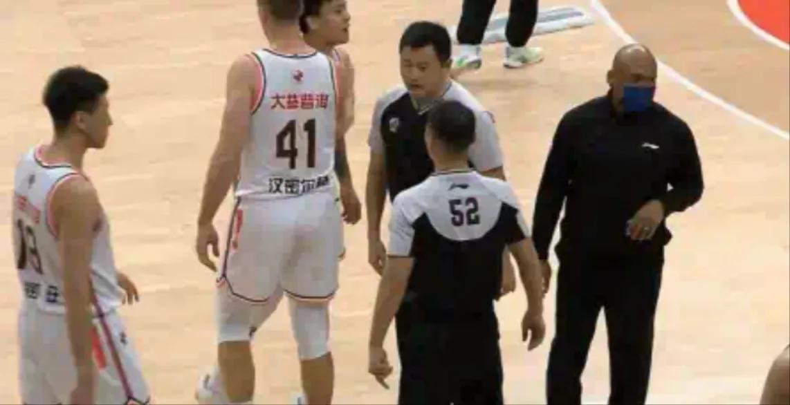 吴前和郭艾伦孙铭徽,cba吴前和孙铭徽