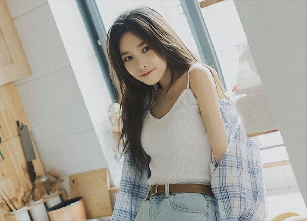 女子洗澡发现腋窝肿块,女孩洗澡时发现背后长了个痘痘