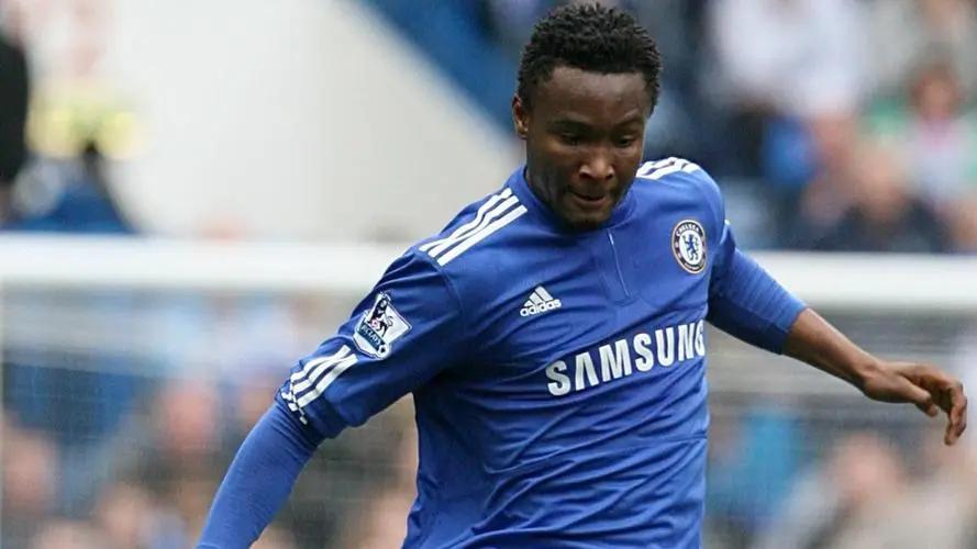 转会市场上那些突然反转,火山灰改变莱万轨迹“上树梗”因他得名