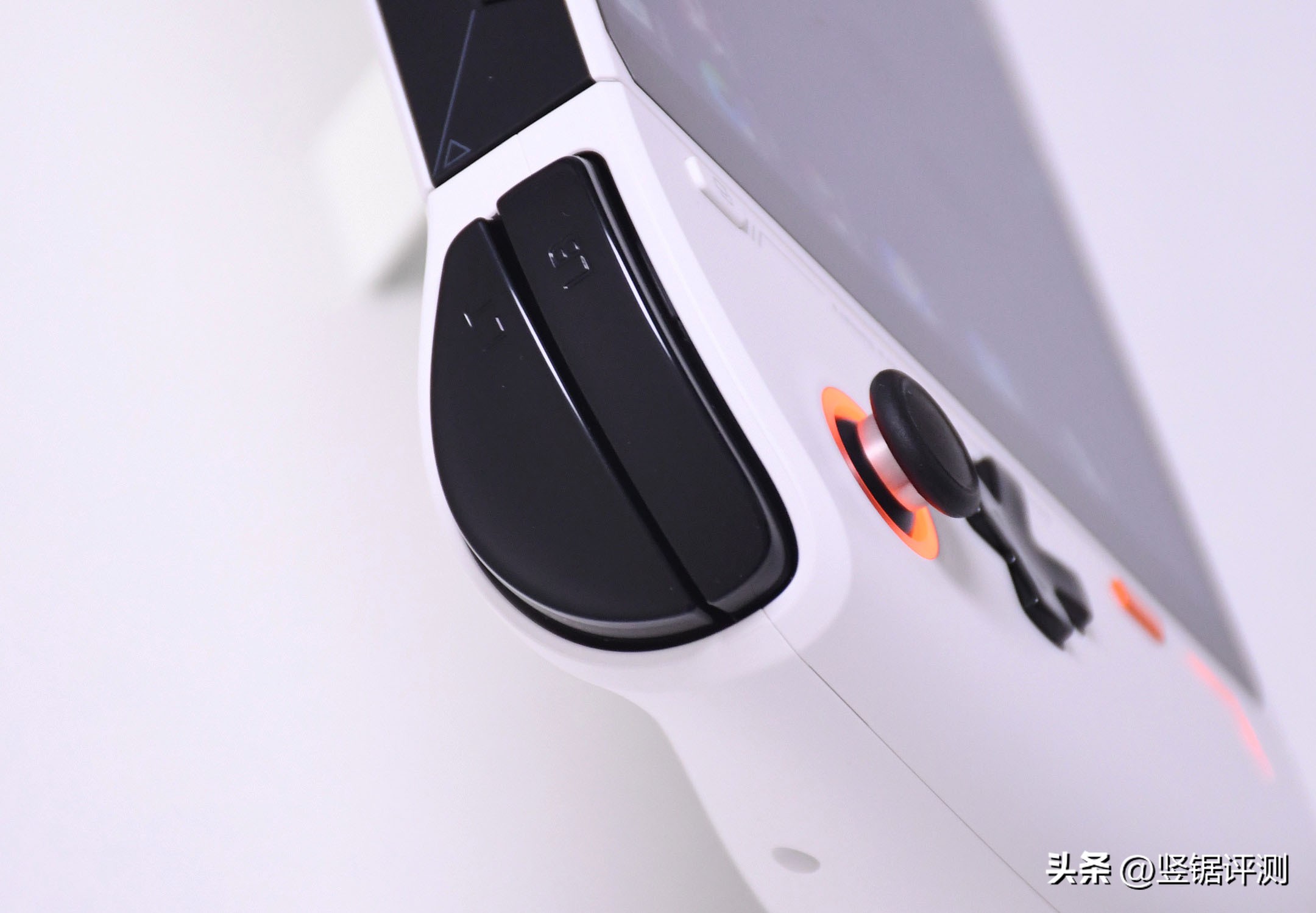 掌机多面手onexplayer2掌机评测,8.4英寸的掌机