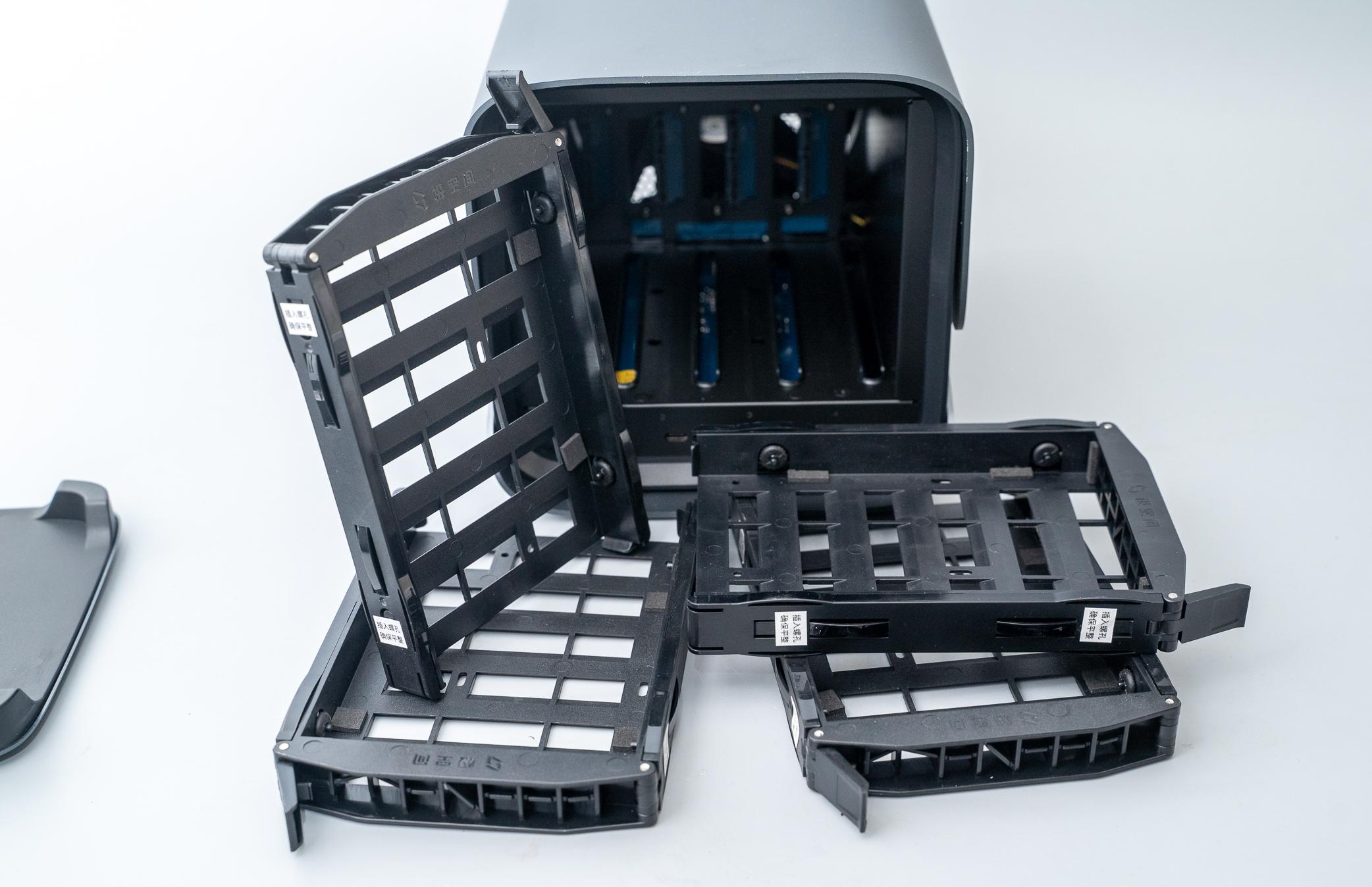 从小白走向专业：极空间新Z4开箱体验！Dcoker安装QB*载下**器教程