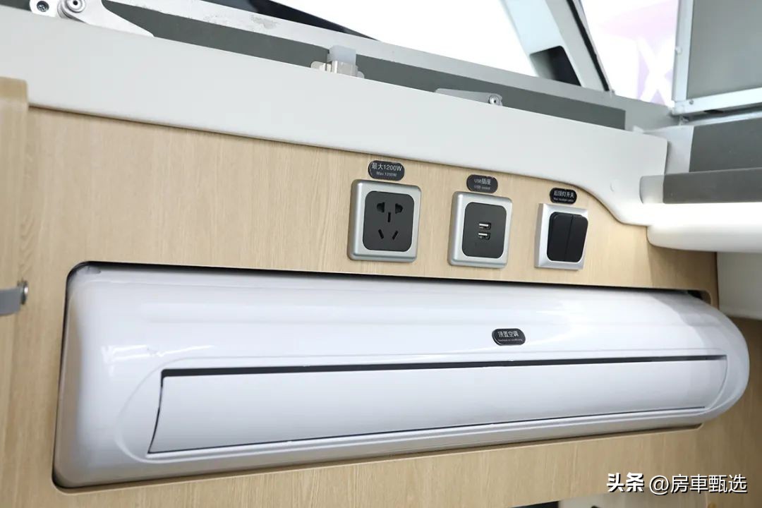 福特新全顺v362中轴低顶升顶房车,齐星全顺v362硬升顶房车