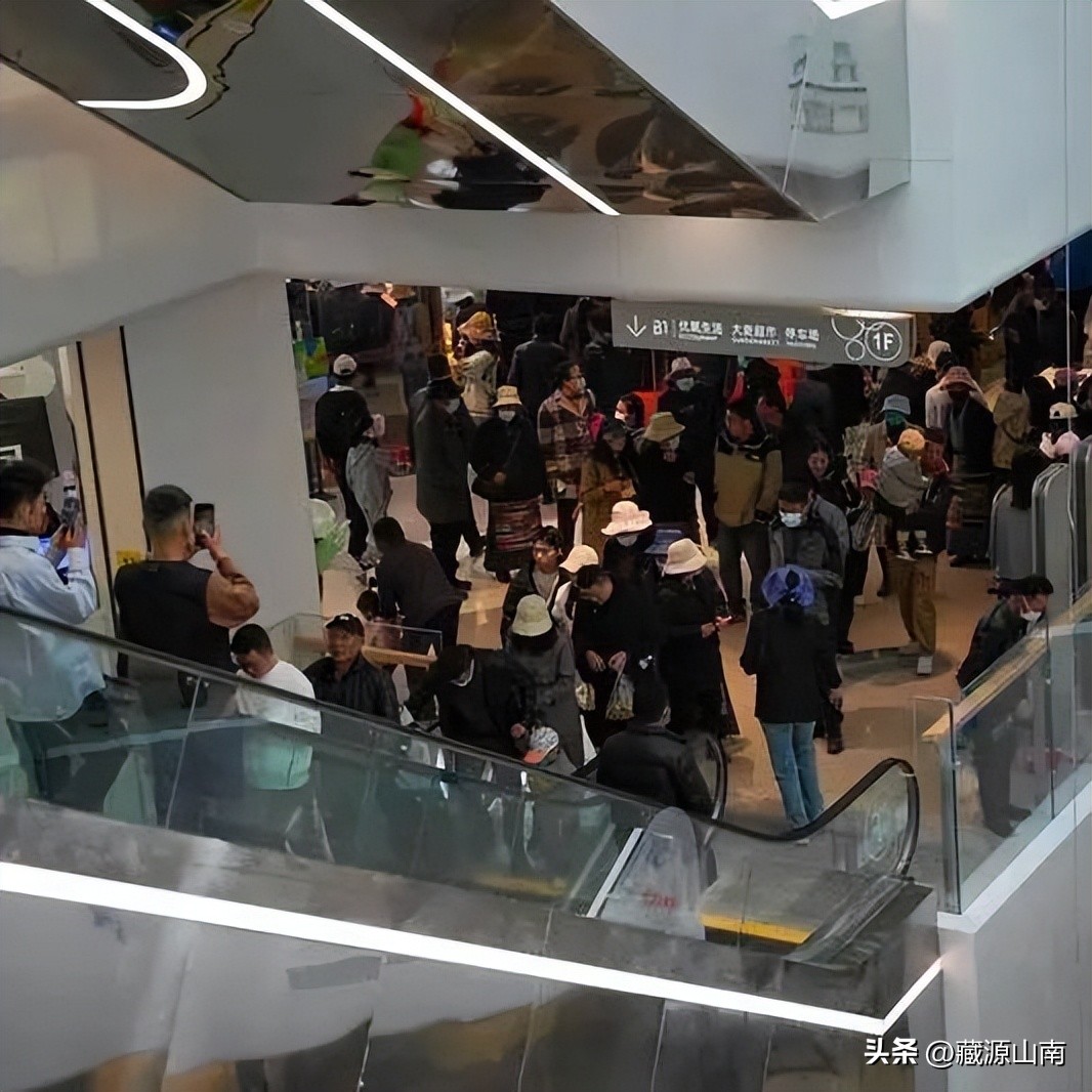 山南神力时代广场步行街二楼,神力时代购物广场