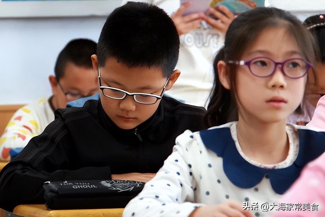 吃哪些食物能调理近视眼,学生有点近视眼忌什么食物