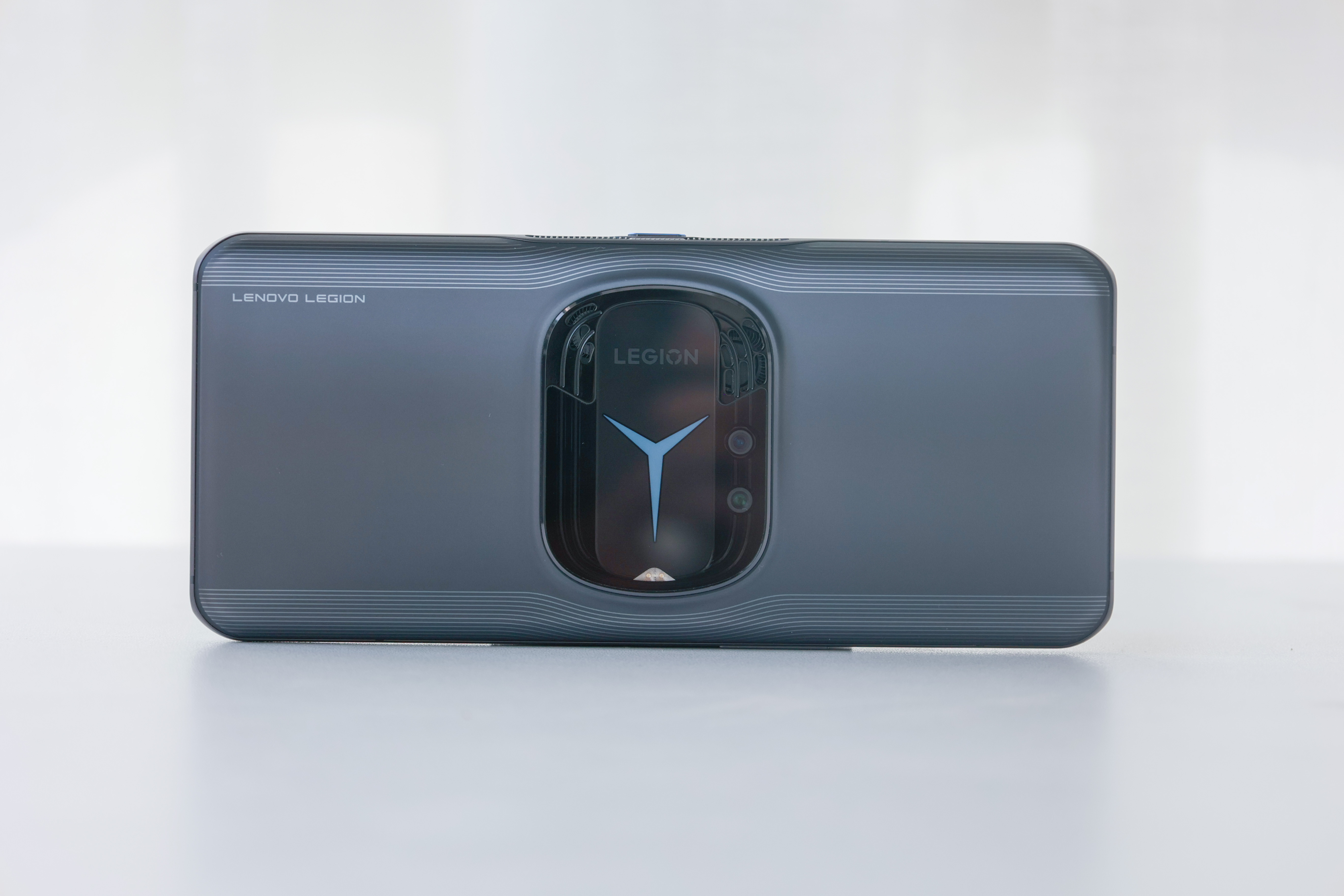 拯救者y90电竞手机科技美学,拯救者电竞手机y90玩游戏