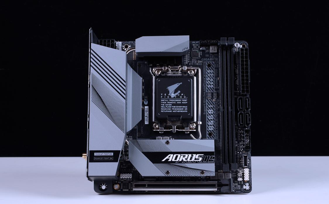 5000元itx主机加便携显示器,能吊打万元笔记本的itx主机