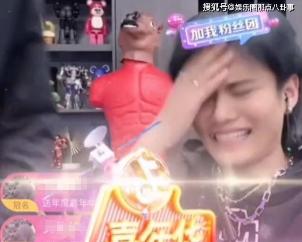 网红“小杨哥”粉丝数破亿，爸爸传出不雅视频，与平时人设反差大