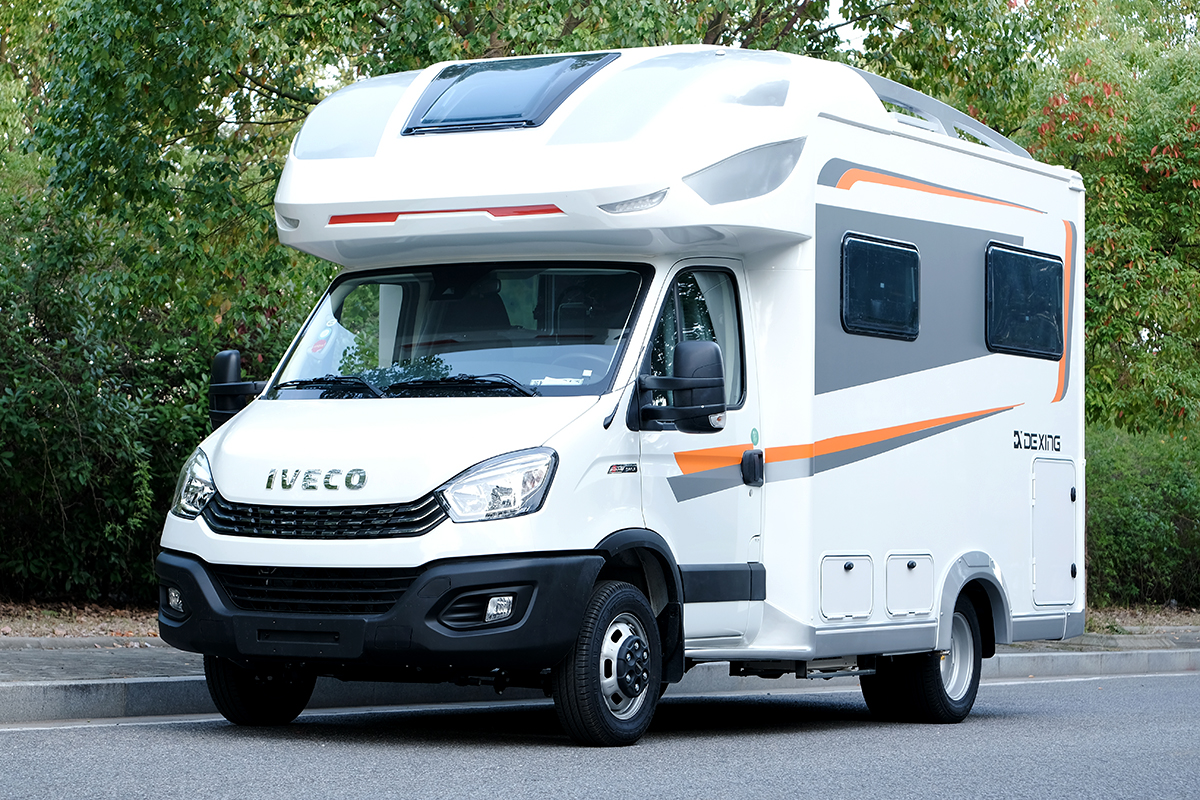 可在城市代步又可旅行的t型房车,中轴低顶b型15万左右房车推荐