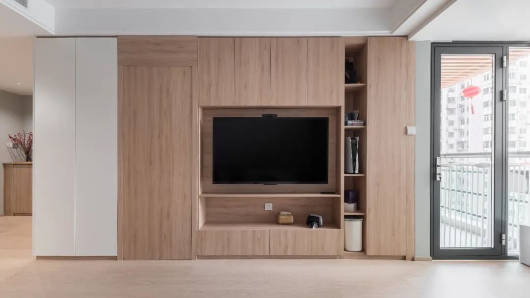 客厅电视机都支持壁挂吗,电视机放下面还是挂墙上