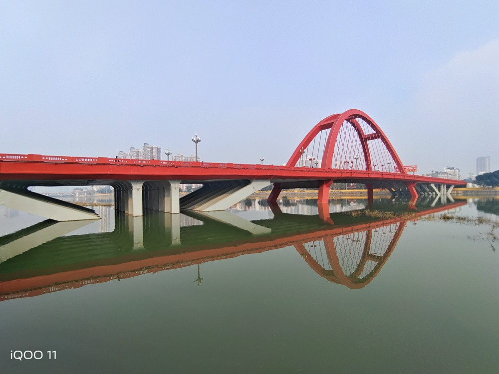 iqoo11骁龙8+2是超频版吗,iqoo11骁龙是不是满血版