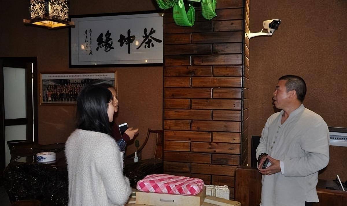 广东大叔发现商机变废为宝,将不要的叶子售卖,年销售达1000多万