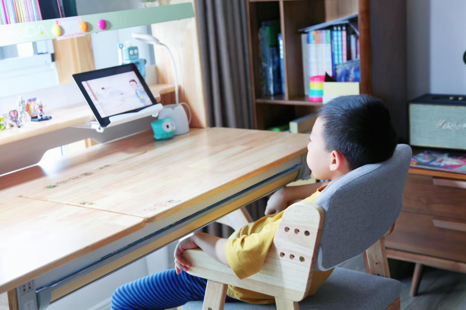 斯芬达小鹿桌配套阅读架,斯芬达小鹿桌儿童实木学习桌