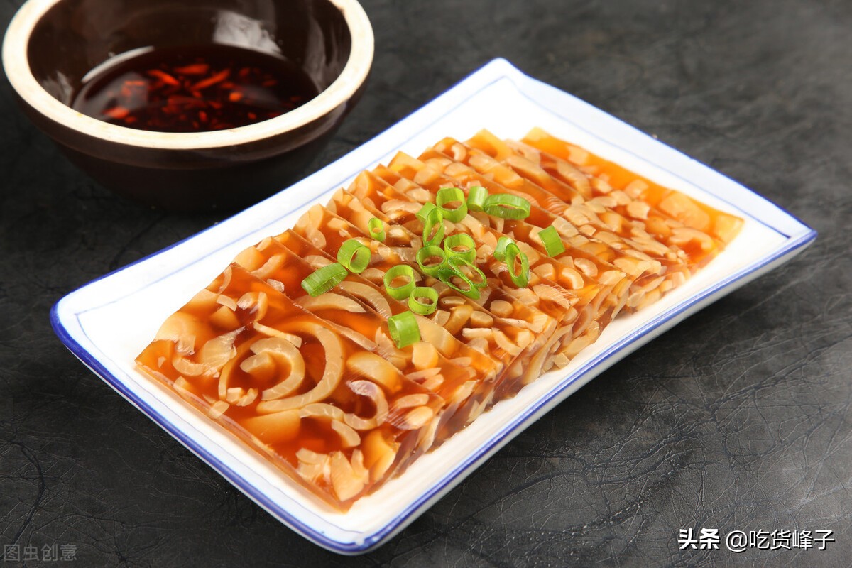 做猪皮冻时最忌直接下锅煮,怎样做猪皮冻好吃又软烂