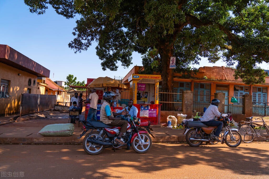 乌干达现状：被誉为非洲明珠，女性迷恋生育，男人一夫多妻