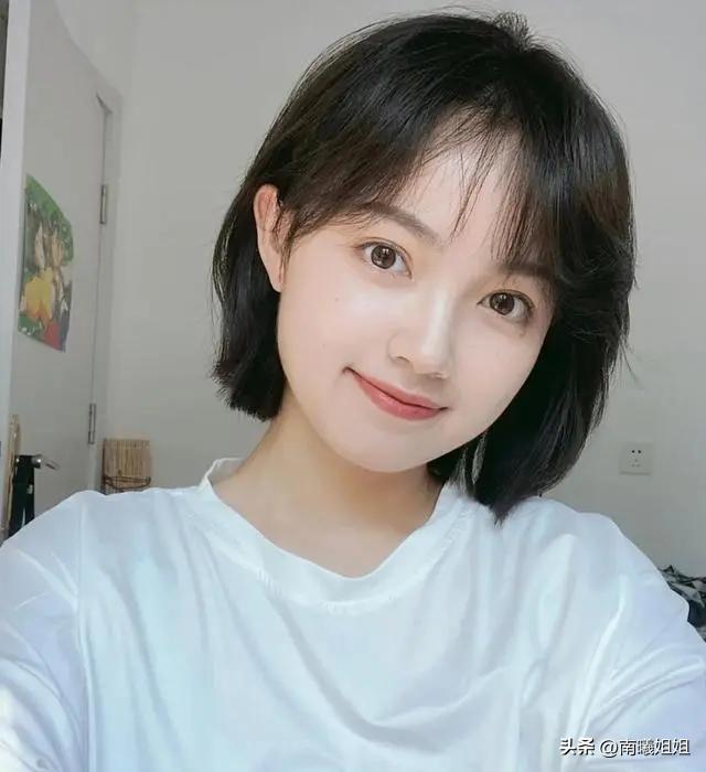30-40岁圆脸过肩发型减龄短发图片,圆脸发型女2020流行发型过肩