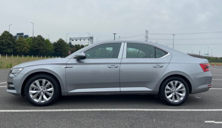 便宜耐造合资B级车，三大件可靠，油耗5.9L，带你看斯柯达速派