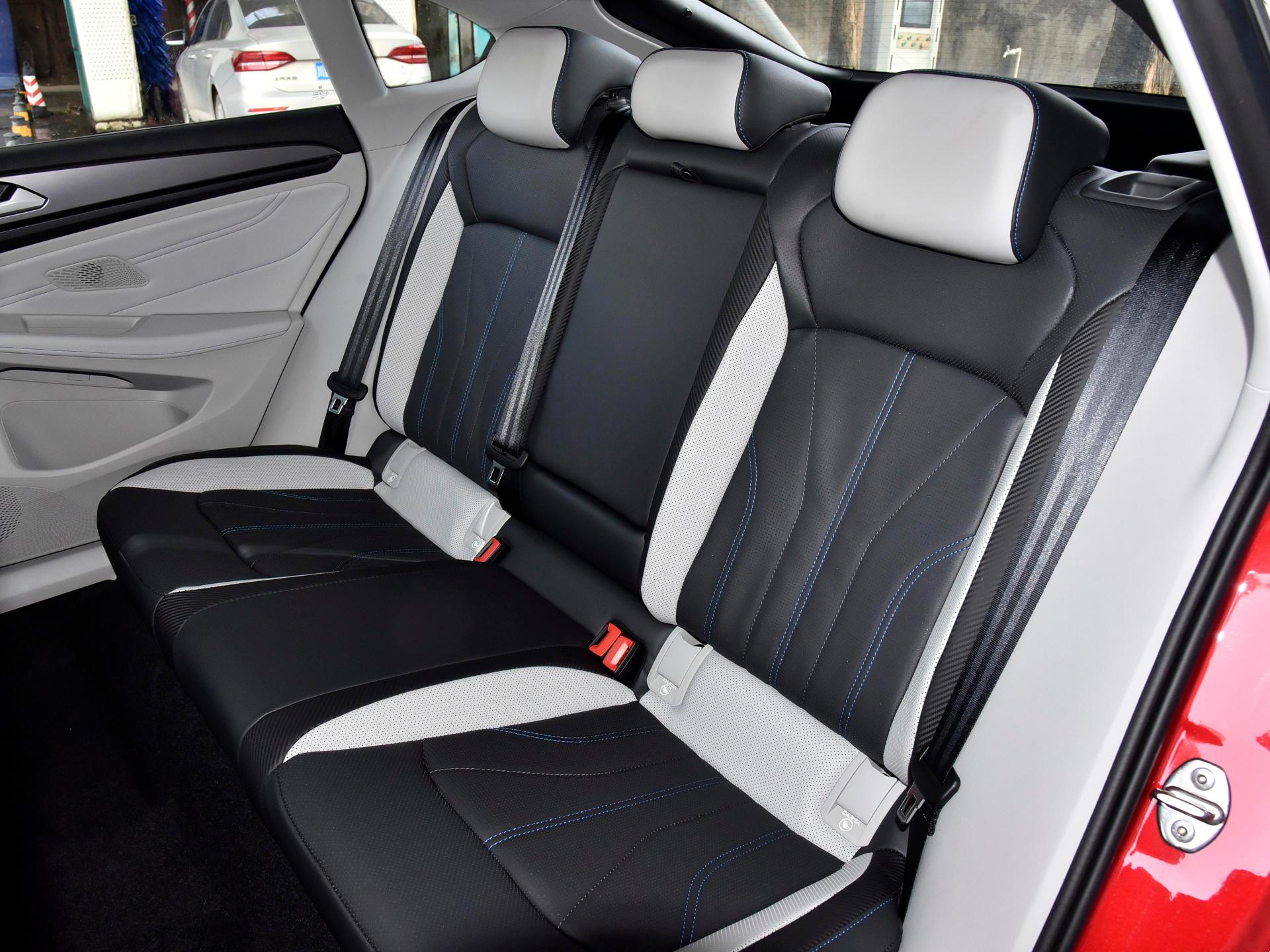 凌渡l和天籁哪个更值得购买,放弃雅阁买了思域