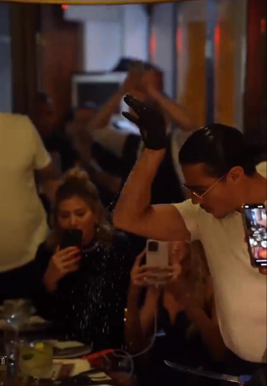 罗纳尔多请巴西队吃烤肉撒盐哥,大罗请巴西队吃牛排撒盐哥