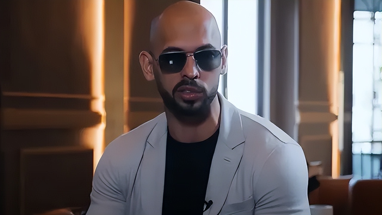 外国一厌女网红被捕！被嘲‘丁丁小’后狂发视频，却无意暴露地址