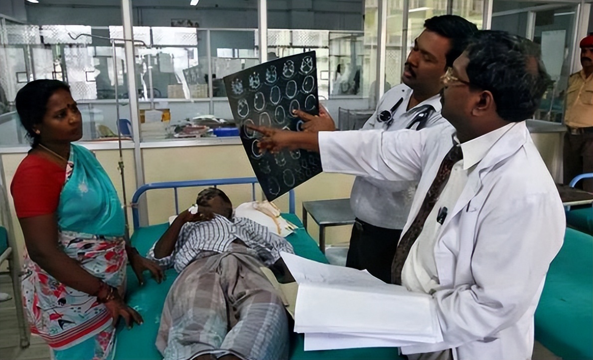 月经耽误工作怎么办？每年有10万印度女人割掉子宫，只为多挣钱！