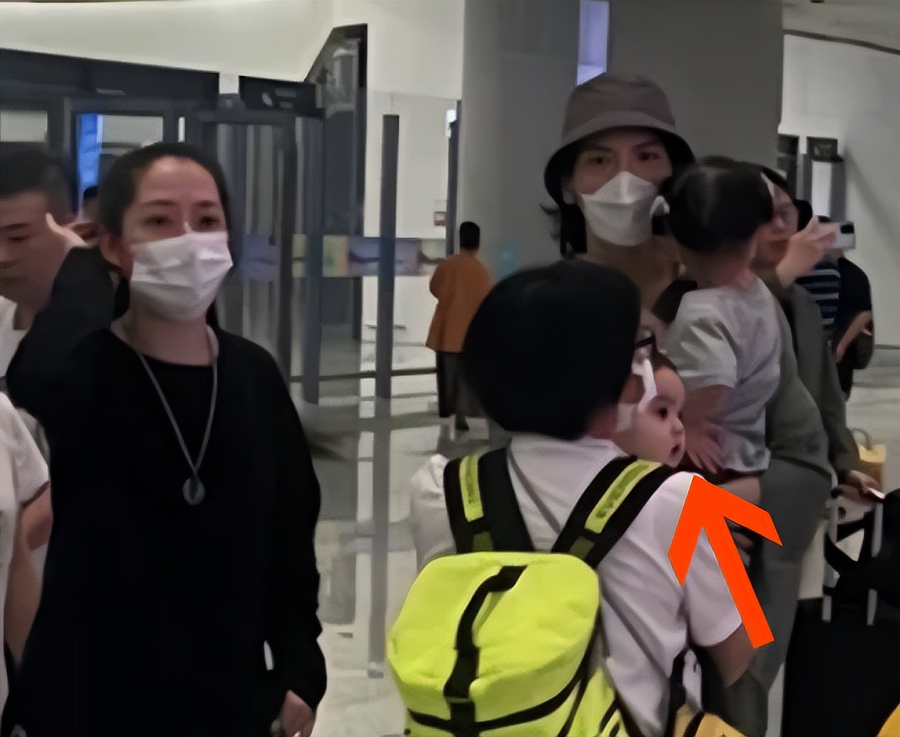 郭碧婷和向佐二胎长什么样,郭碧婷怀二胎和向佐吃饭被拍