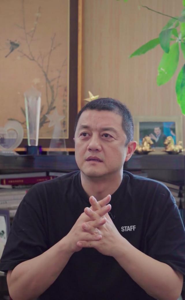 卖豪宅还债？李亚鹏全家搬离市中心豪宅，到郊外房子居住全力赚钱