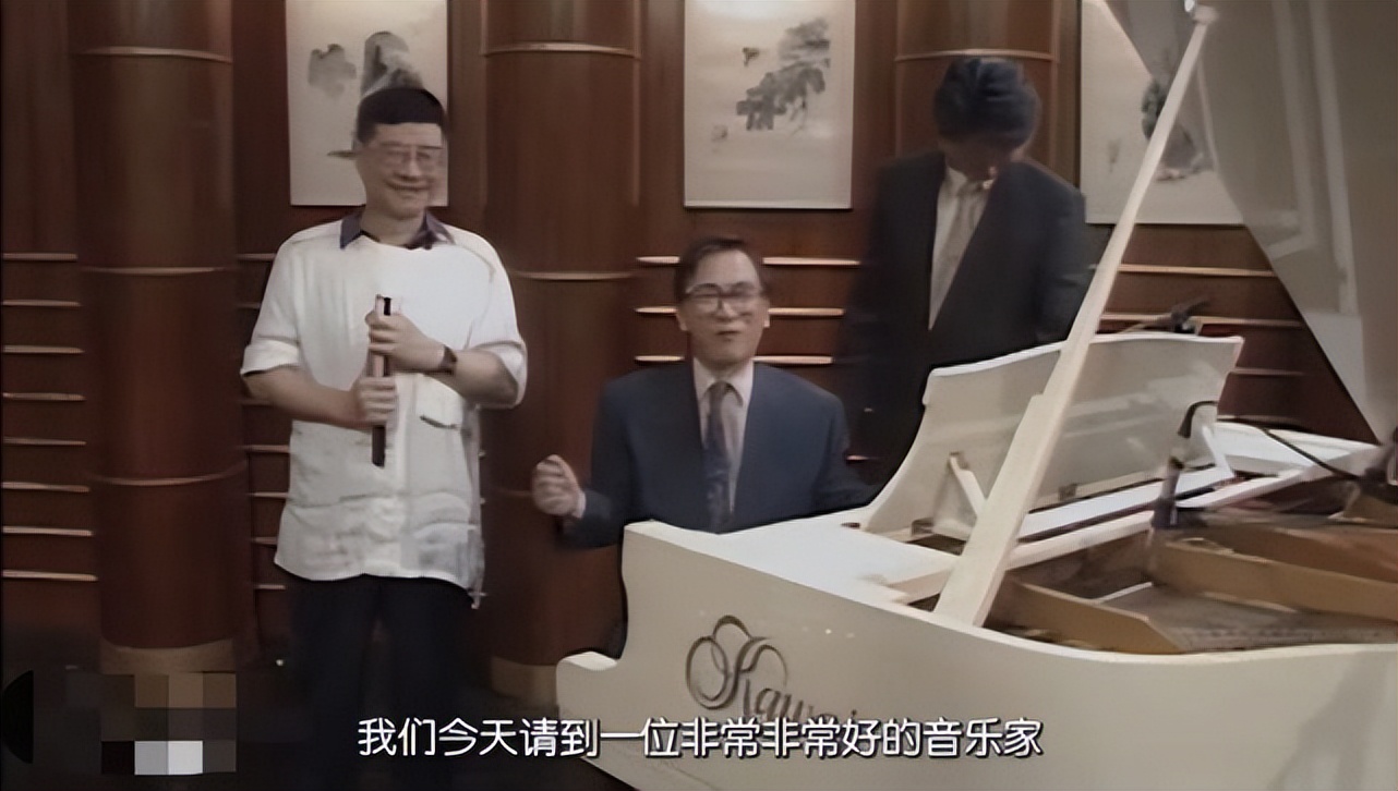 露骨成这样，没人嘲她「色情」