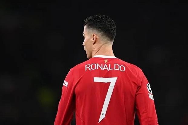 错怪了C罗，昔日故事曝光！为游子回家做铺垫，他配得上努力球王