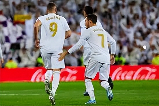 前锋的交织绝妙舞蹈：创造神奇进攻的搭配乐章