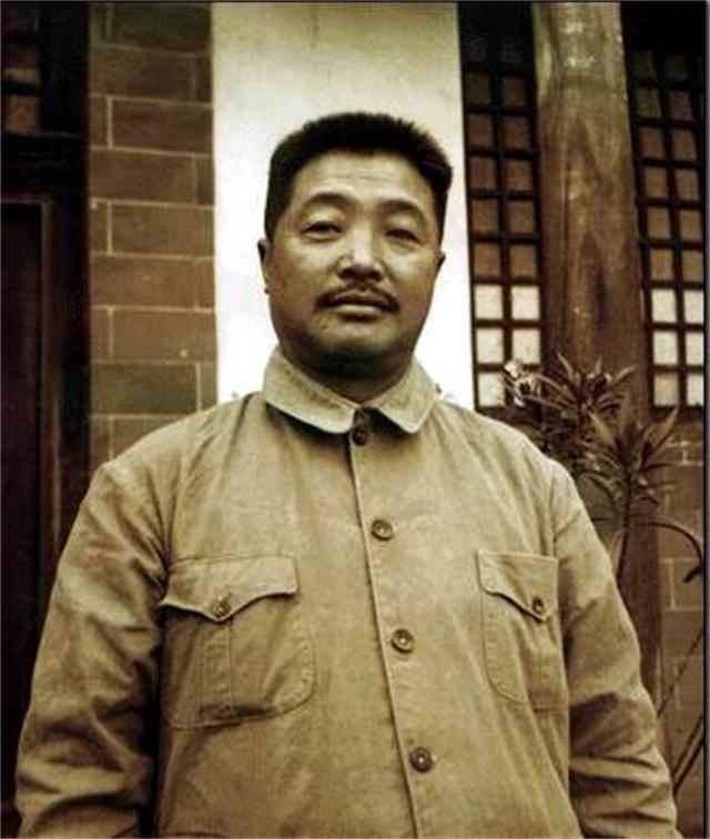 授衔后，*德朱**元帅的军衔编号竟是004，那001是谁？60年后揭开真相