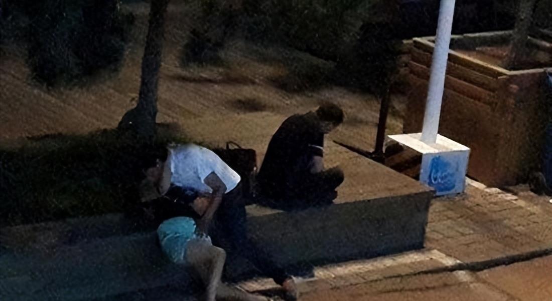 喝醉的四川女子被男子强奸，公开上演“动作大片”