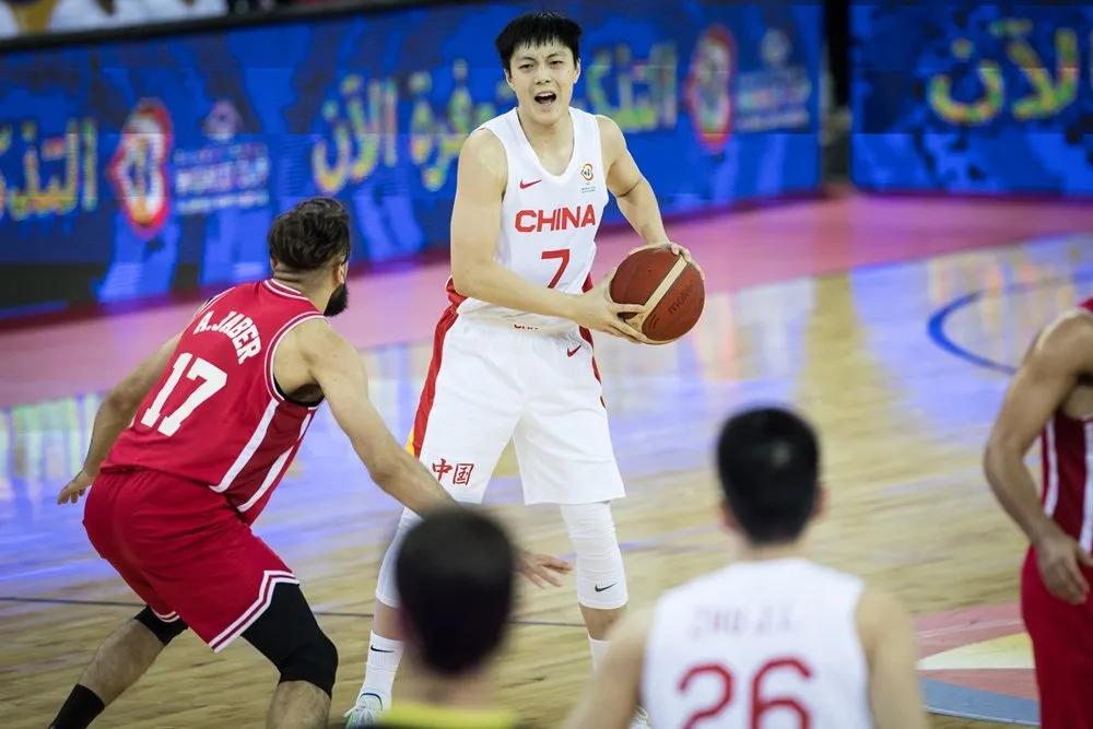 胡明轩和杜锋第一次打cba,中国男篮逆转日本队胡明轩