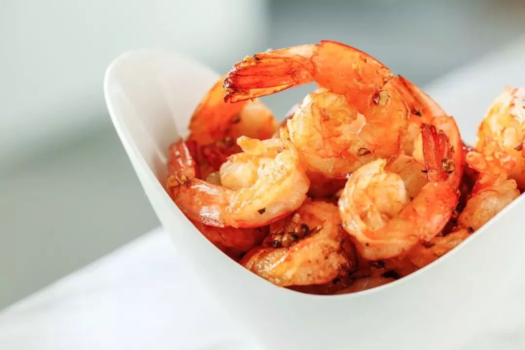 大虾要怎么处理才不会干,大虾怎么处理干净炸好吃