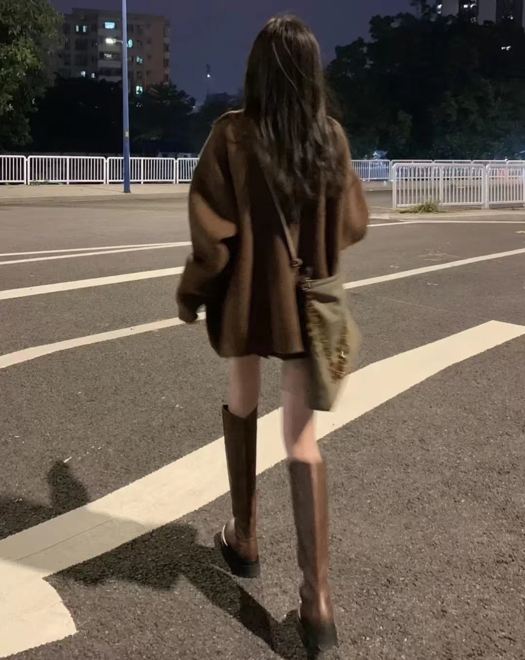 好穿又好搭时尚长筒宽靴,棕色长筒靴子女2022爆款洋气气质