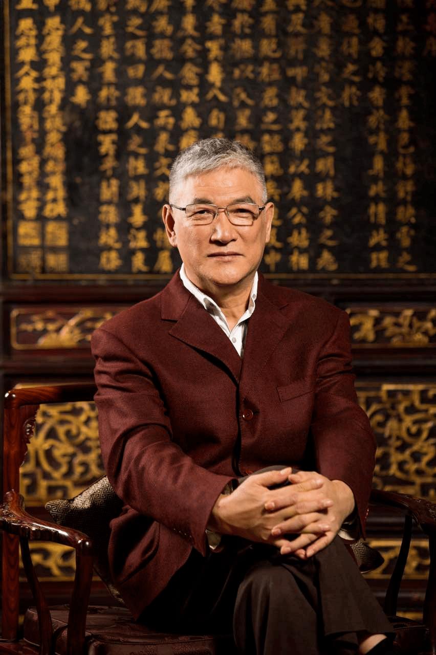 *物文**情结、带国宝回家，为何他被称为艺术拍卖市场的领路人？