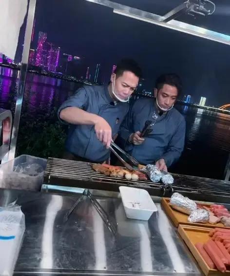 陈小春卖柠檬茶,55岁陈小春卖糖水