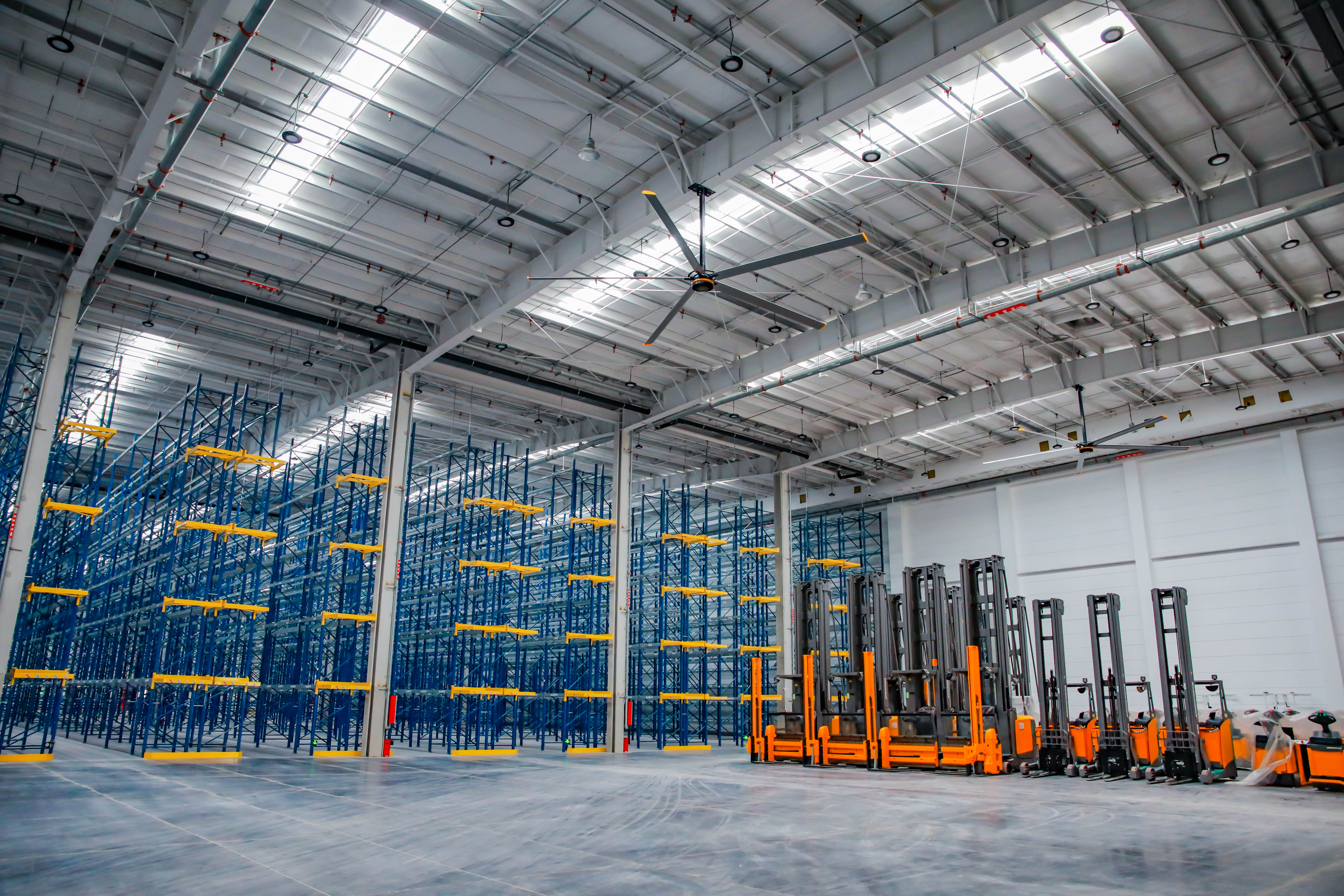 风扇只有一个风速是怎么回事,电风扇最大档风力不大是什么原因