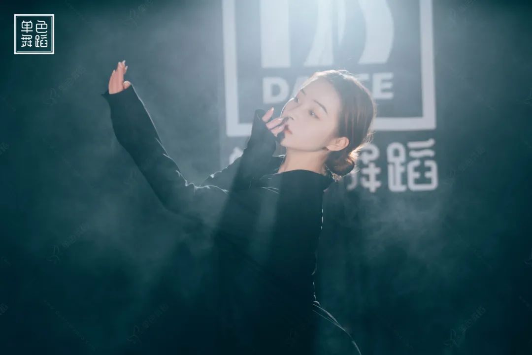 专业舞者舞蹈视频大全,最美舞者这样跳舞是不是很精彩