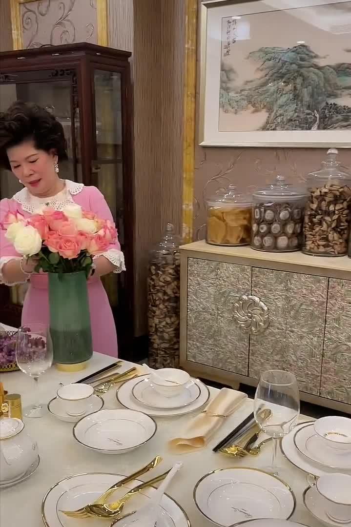 鲍鱼家姐豪宅面积,鲍鱼家姐身价上亿