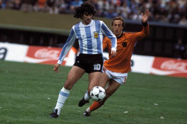 阿根廷足协主席宣布要为球王梅西退役10号球衣,足协不应滥用权力