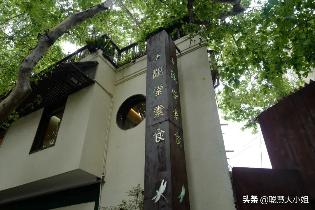 去这条充满松弛感的“小马路”，慵懒地溜达一天才是正经事