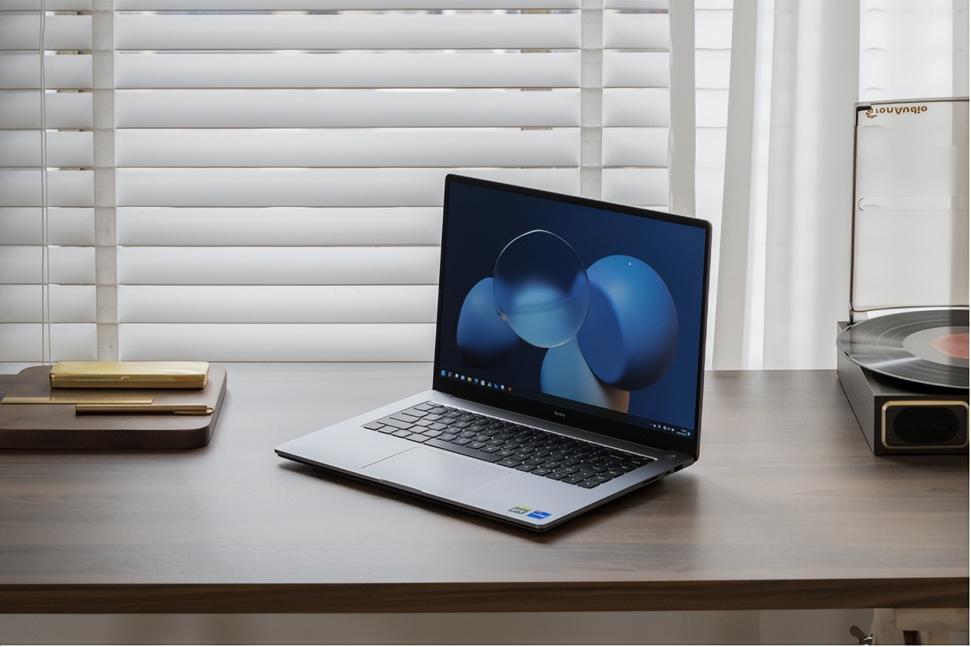 荣耀红米联想笔记本哪个更值得买,华硕和联想笔记本哪款值得购买