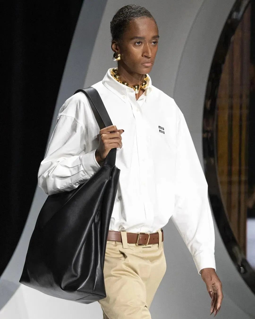 2023年流行色孔雀蓝,2022年春夏五大流行关键色