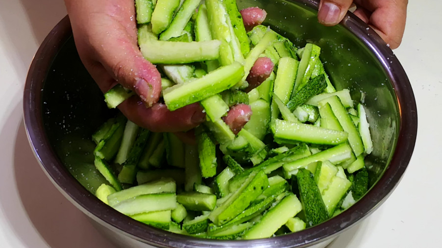 酱黄瓜最正确的方法,腌黄瓜又脆又绿怎样腌酱黄瓜
