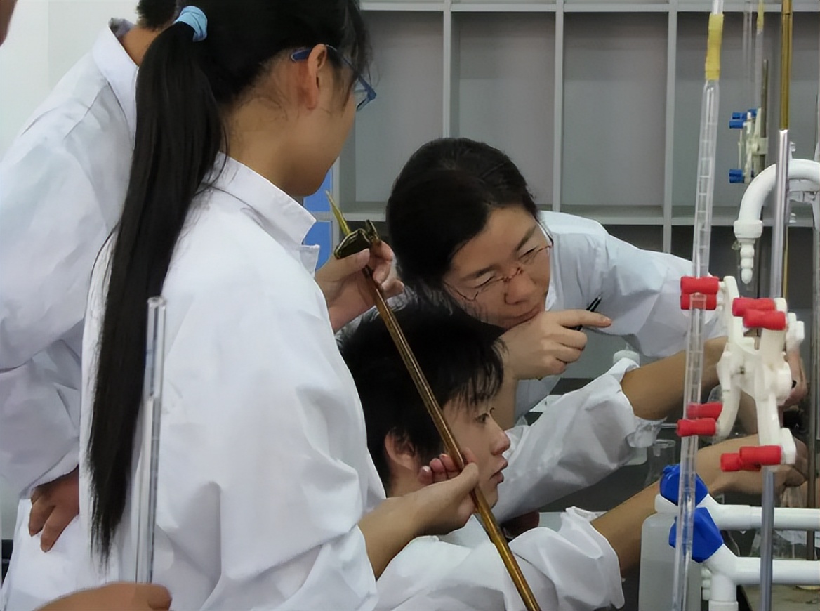 环材生化专业就业率,大学专业里的生化环材是哪些专业