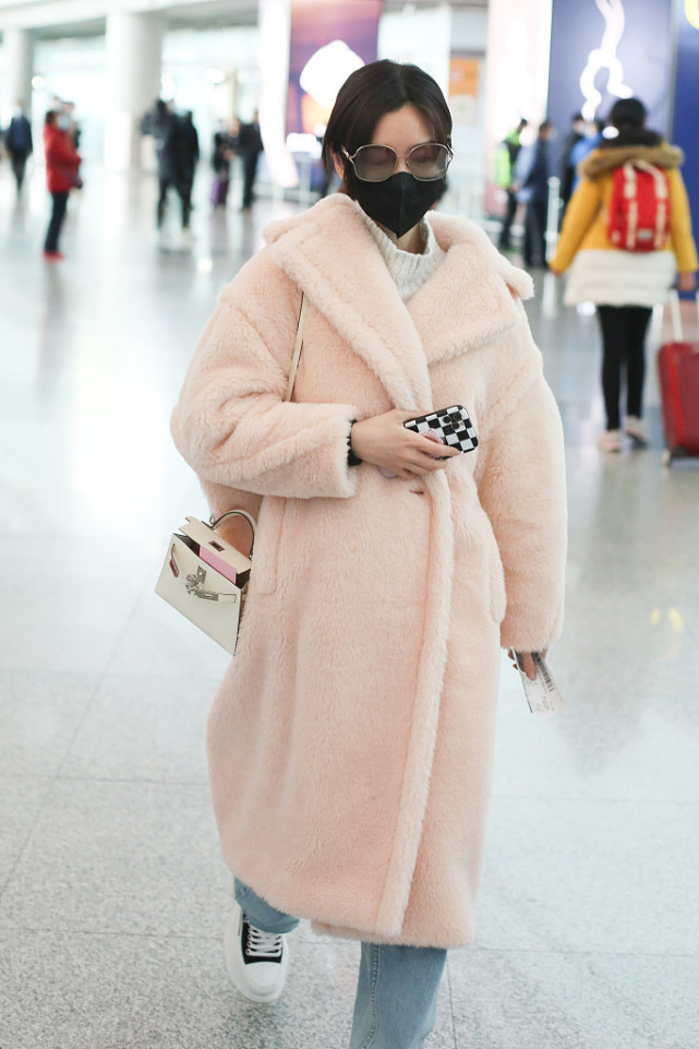 毛晓彤皮外套皮小短裙穿搭,毛晓彤穿搭日常冬季