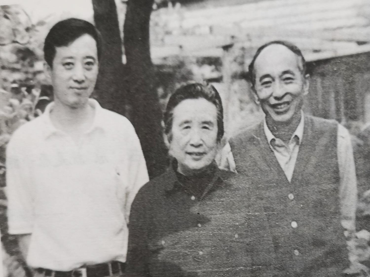 毛主席说也不能生太多，罗瑞卿低下头，他有八个子女