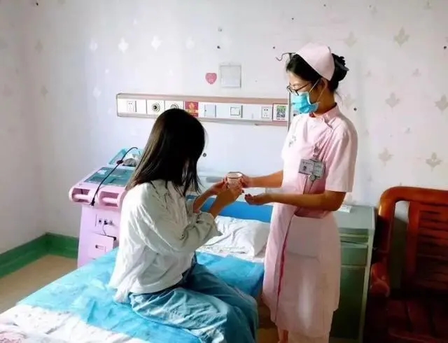 深度还原当代年轻人啃老,当代年轻人啃老现状