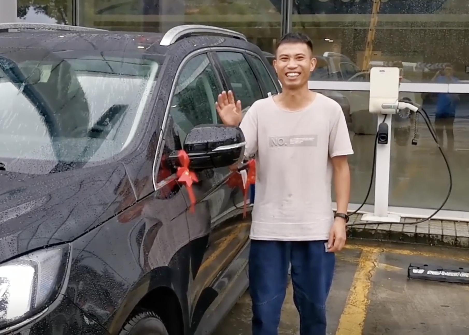 我，湖北人，16岁辍学打工，流水线工人，月薪5千，25万买车