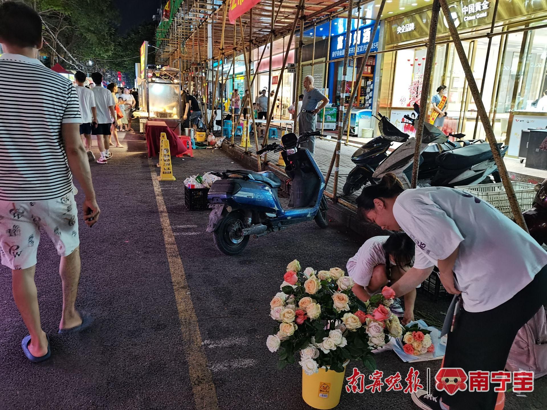 暑假适合摆摊卖花吗,单亲妈妈兼职摆摊卖花